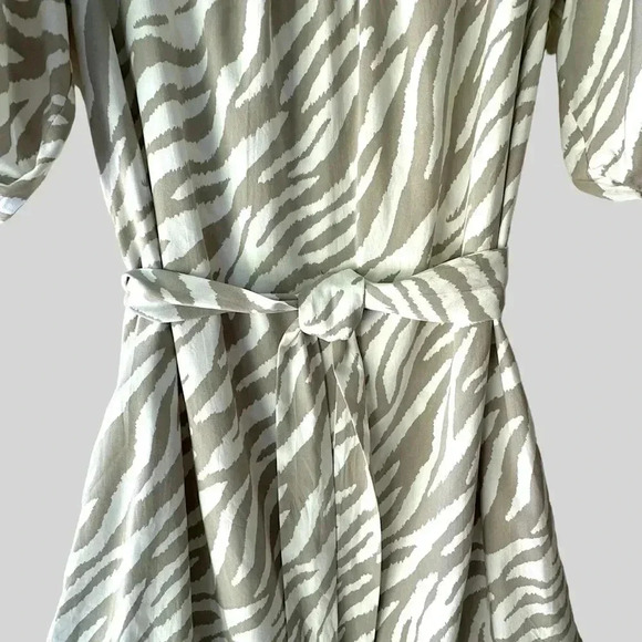GAP | NWOT | ZEBRA PRINT GRAY & WHITE TAB SLEEVE DRESS | SIZE: MEDIUM - Picture 4 of 9